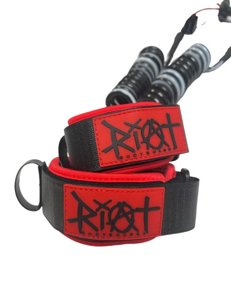 Riat P.D.S Deluxe Wrist Leash- Black and Red