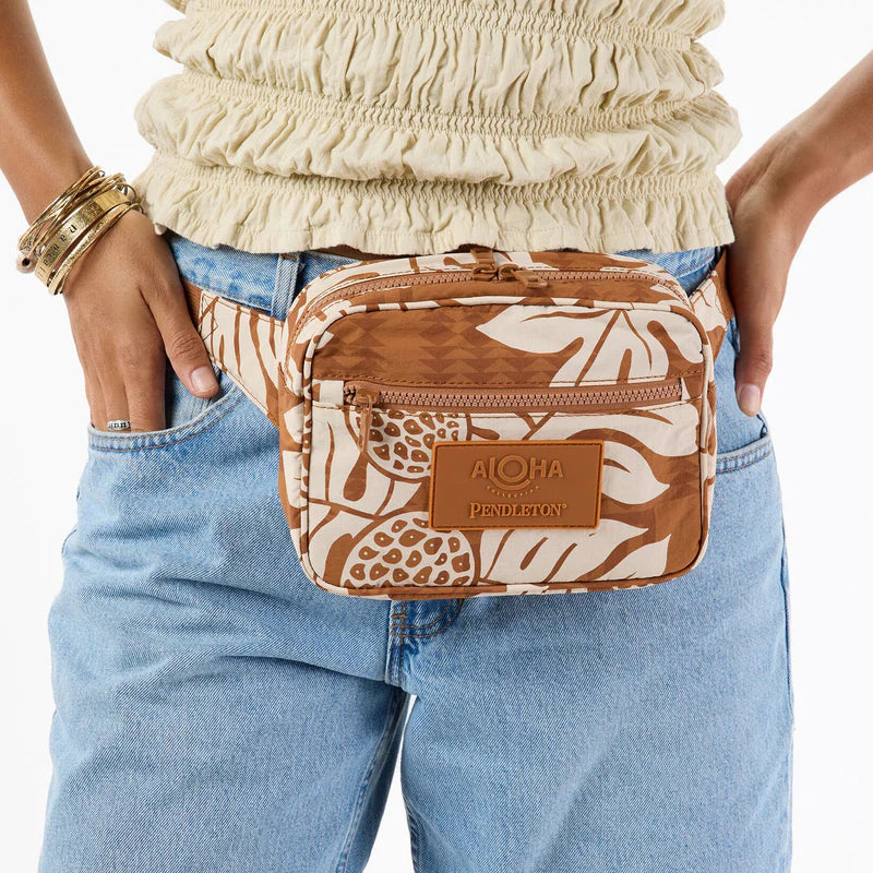 Holomua Harding Hip Pack - SANDSTONE/TOFFEE