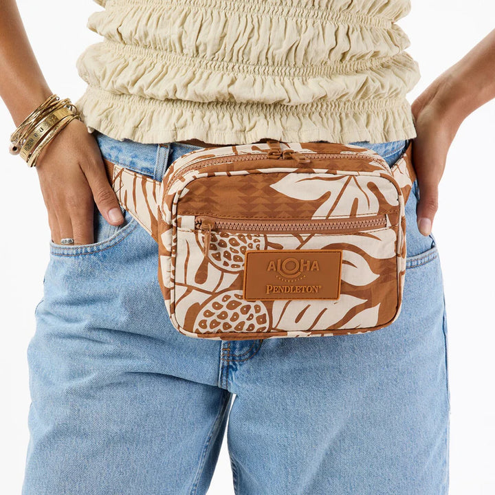 Holomua Harding Hip Pack - SANDSTONE/TOFFEE