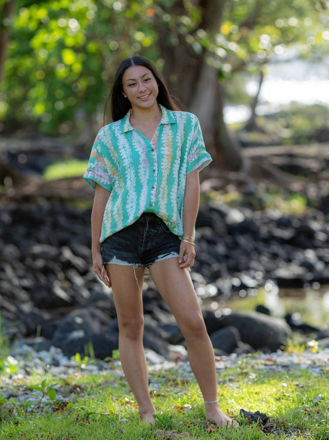 Women’s Oversized Shirt in Puakenikeni Anuenue
