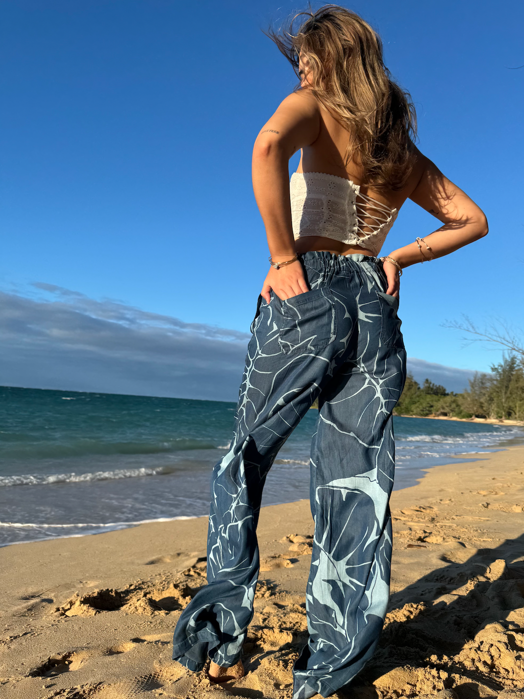 Women's Pants in Kalo Blues