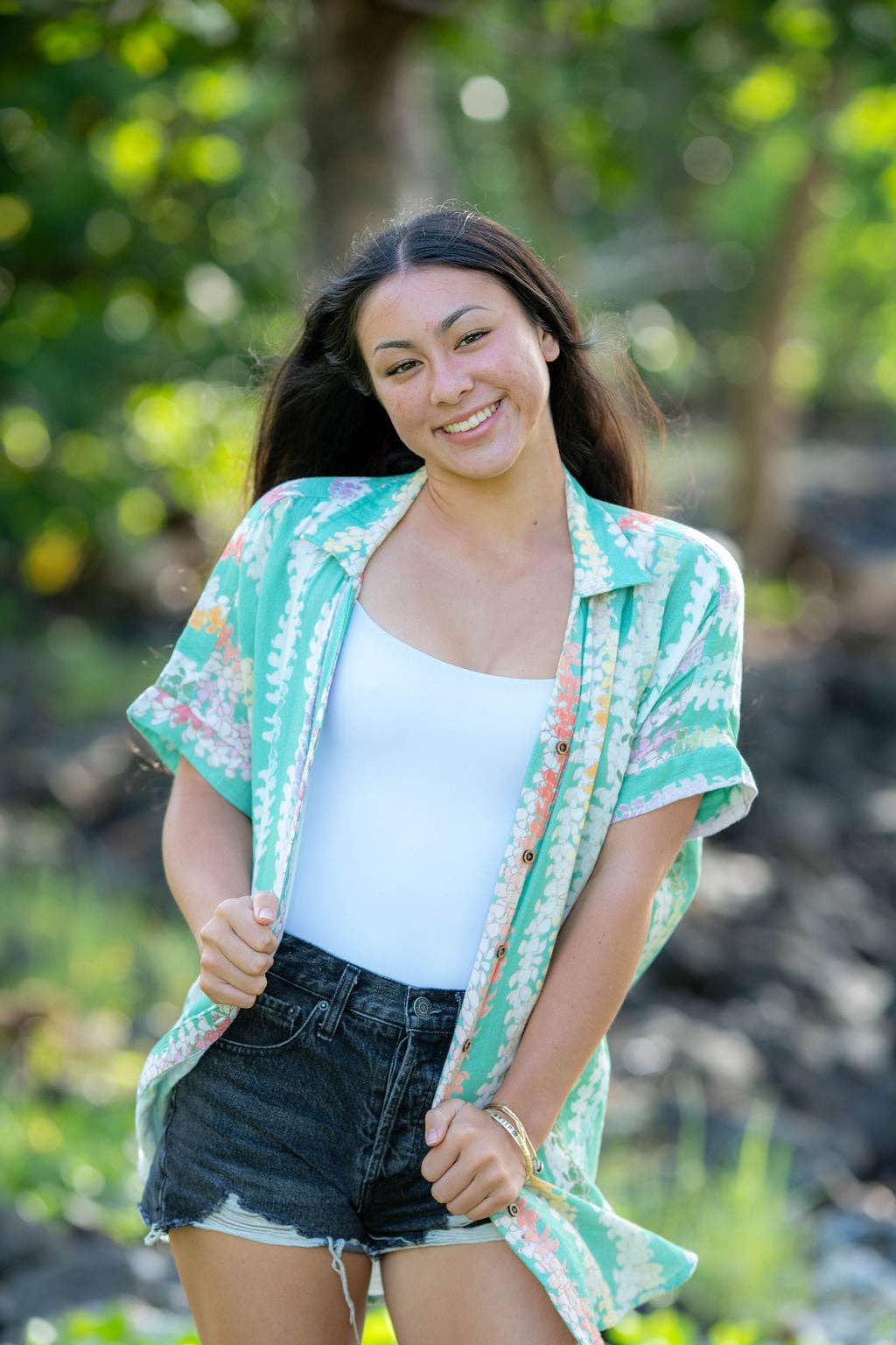 Women’s Oversized Shirt in Puakenikeni Anuenue