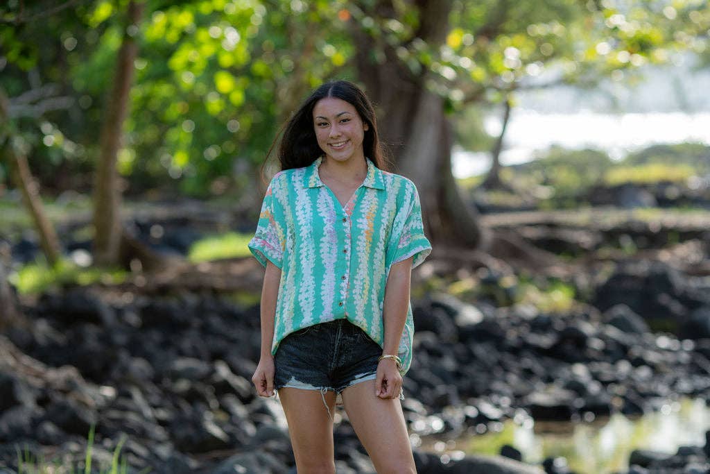 Women’s Oversized Shirt in Puakenikeni Anuenue