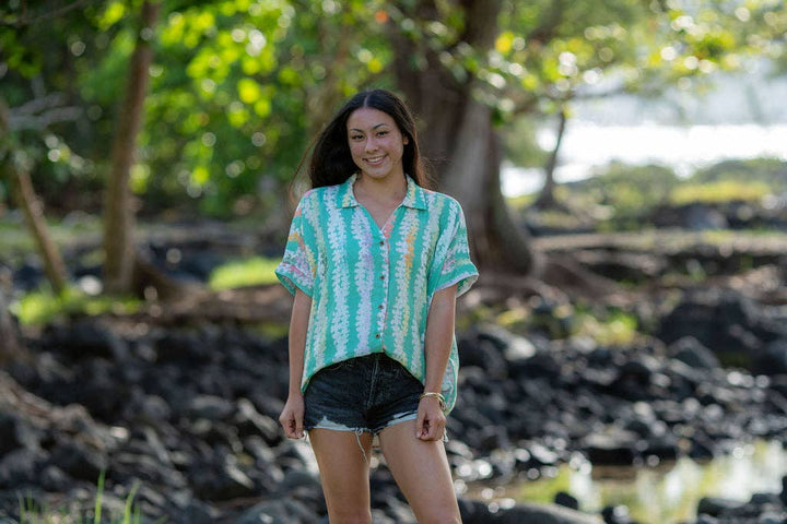 Women’s Oversized Shirt in Puakenikeni Anuenue
