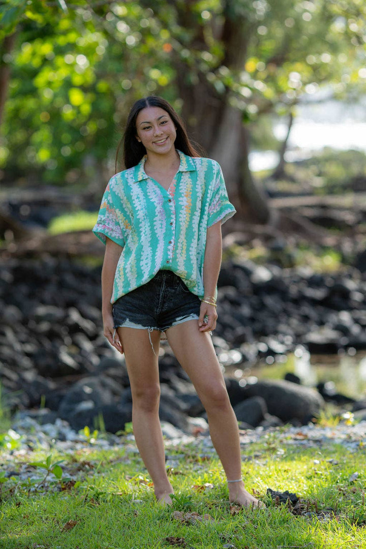 Women’s Oversized Shirt in Puakenikeni Anuenue