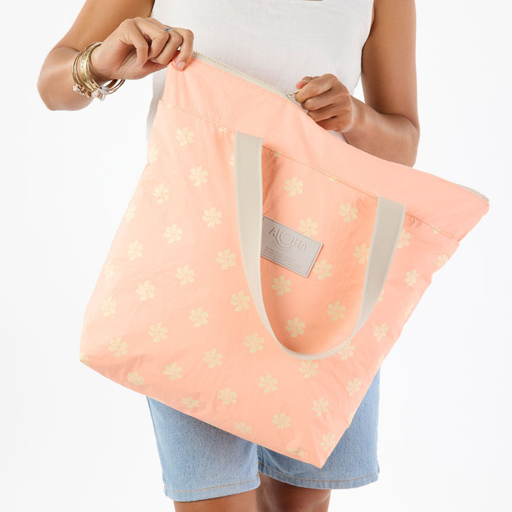 https://cdn.shopify.com/s/files/1/1119/6322/files/DT_casa_gardenia_peachy_cu2_op.jpg