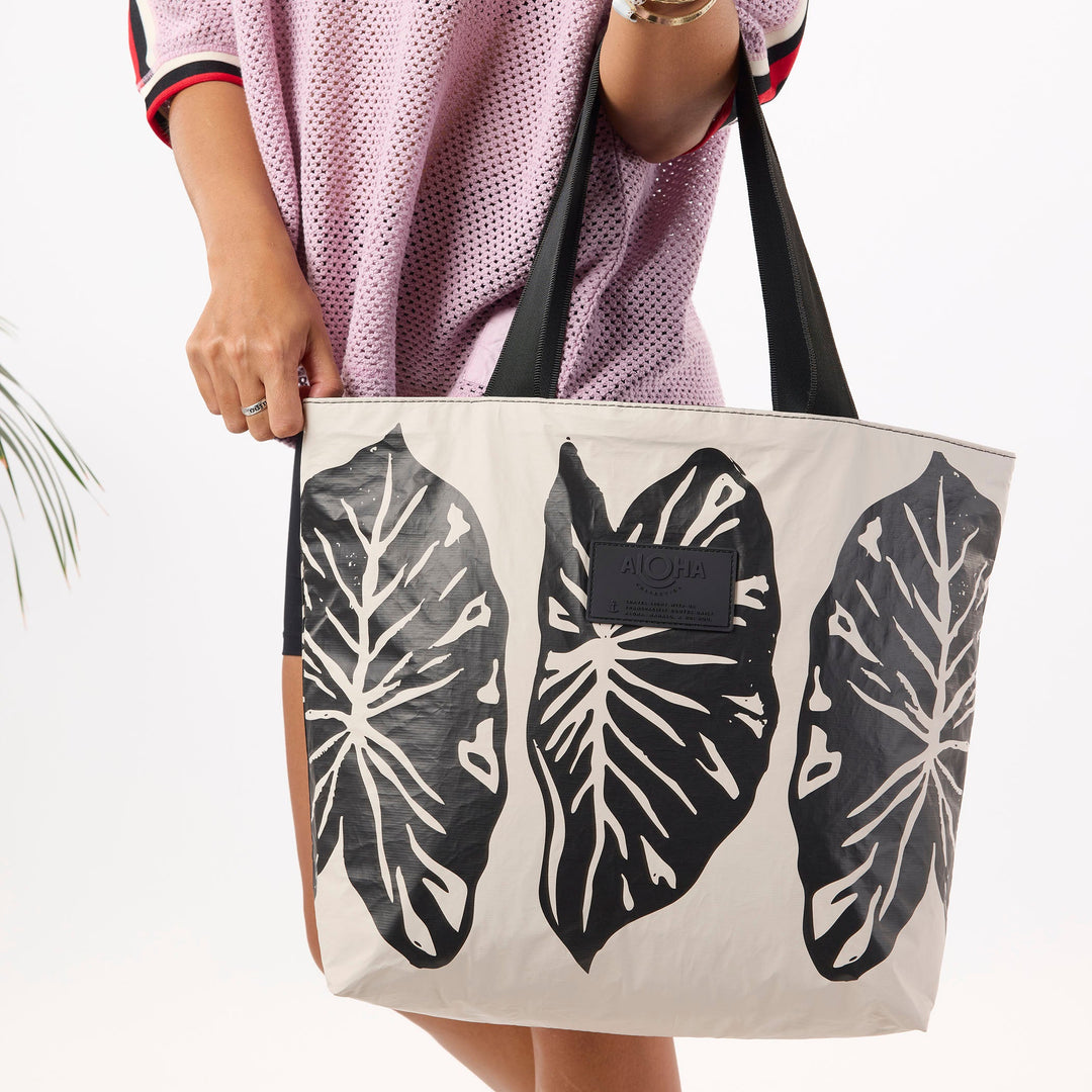 Kalo Day Tripper Black Sandstone Splash-Proof Beach Travel Tote Bag