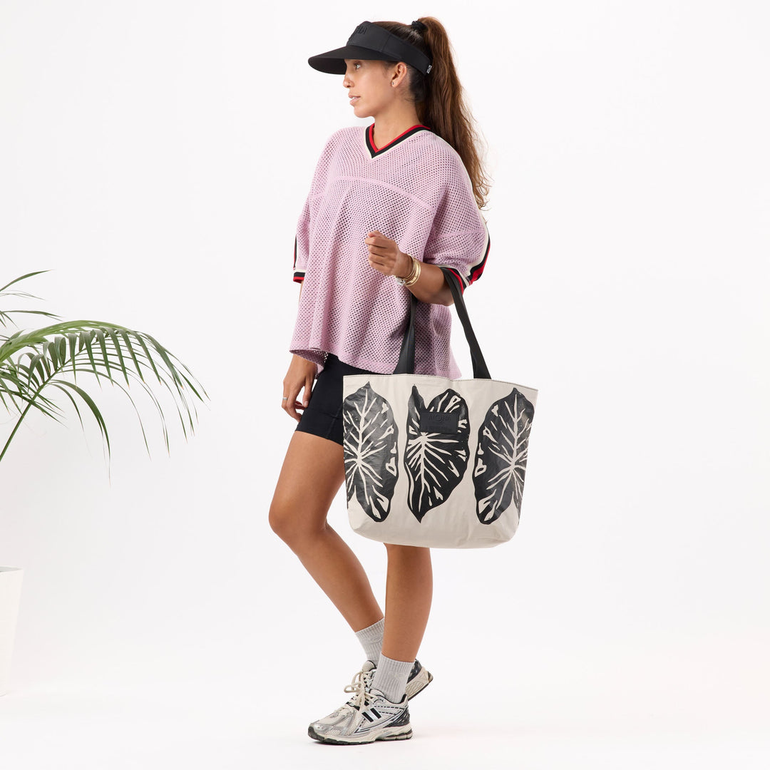 Kalo Day Tripper Black Sandstone Splash-Proof Beach Travel Tote Bag