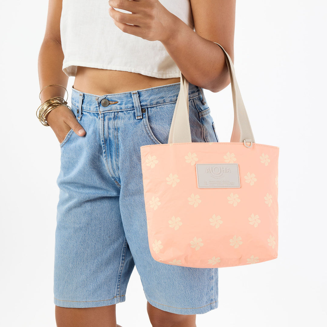 https://cdn.shopify.com/s/files/1/1119/6322/files/MT_casa_gardenia_peachy_cu1_op.jpg?v=1770757904