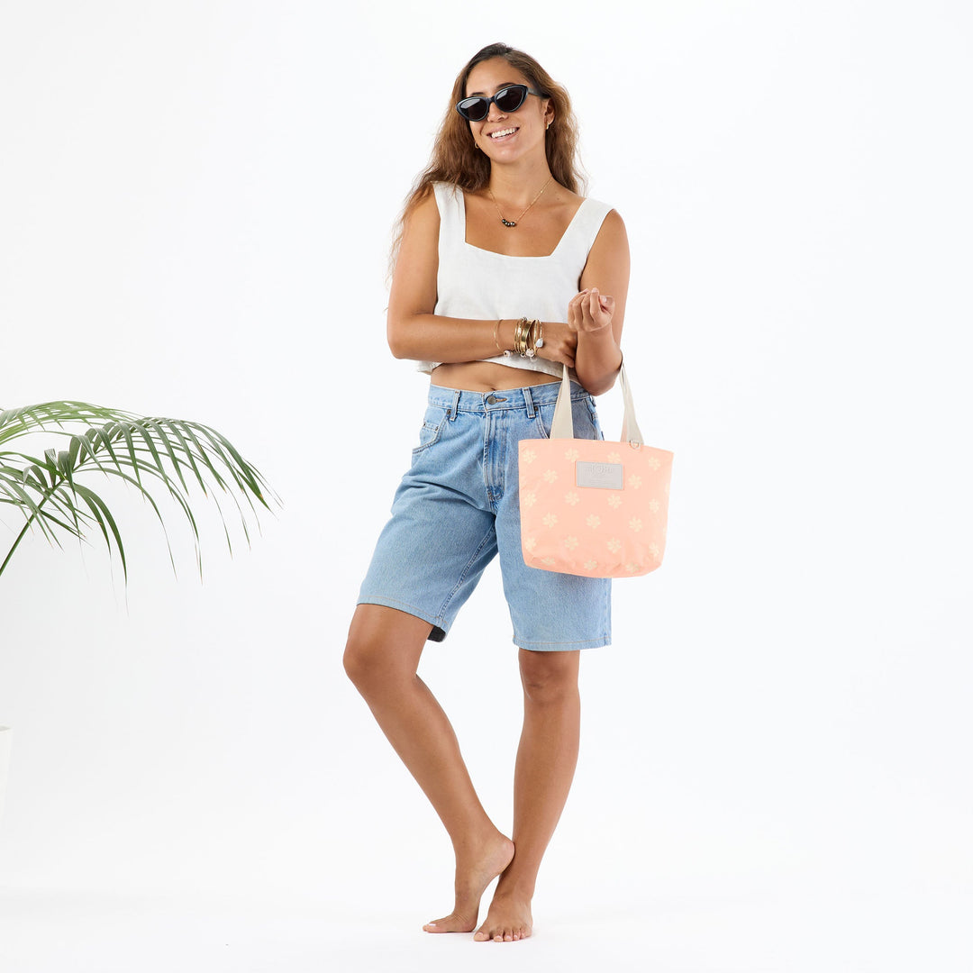 https://cdn.shopify.com/s/files/1/1119/6322/files/MT_casa_gardenia_peachy_f1_op.jpg?v=1770757904