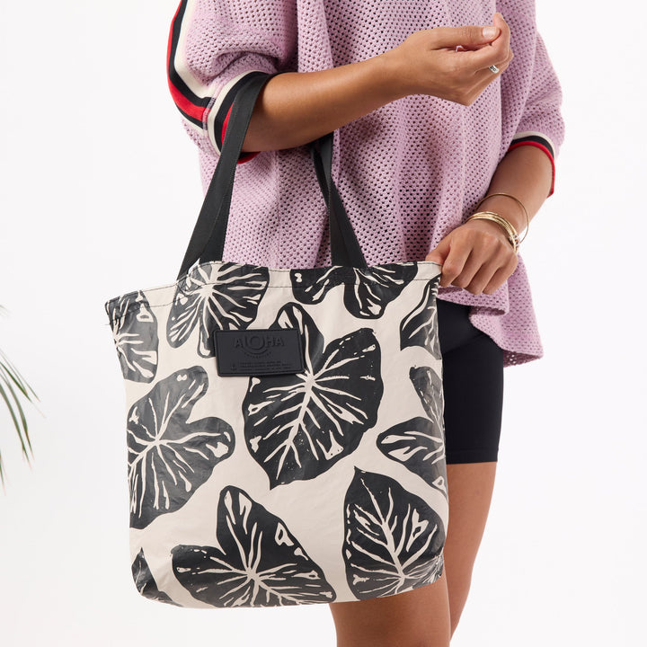 Kalo Reversible Tote in Black on Sandstone