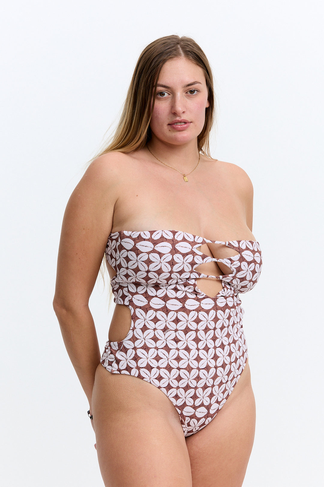 India One Piece - Cowrie