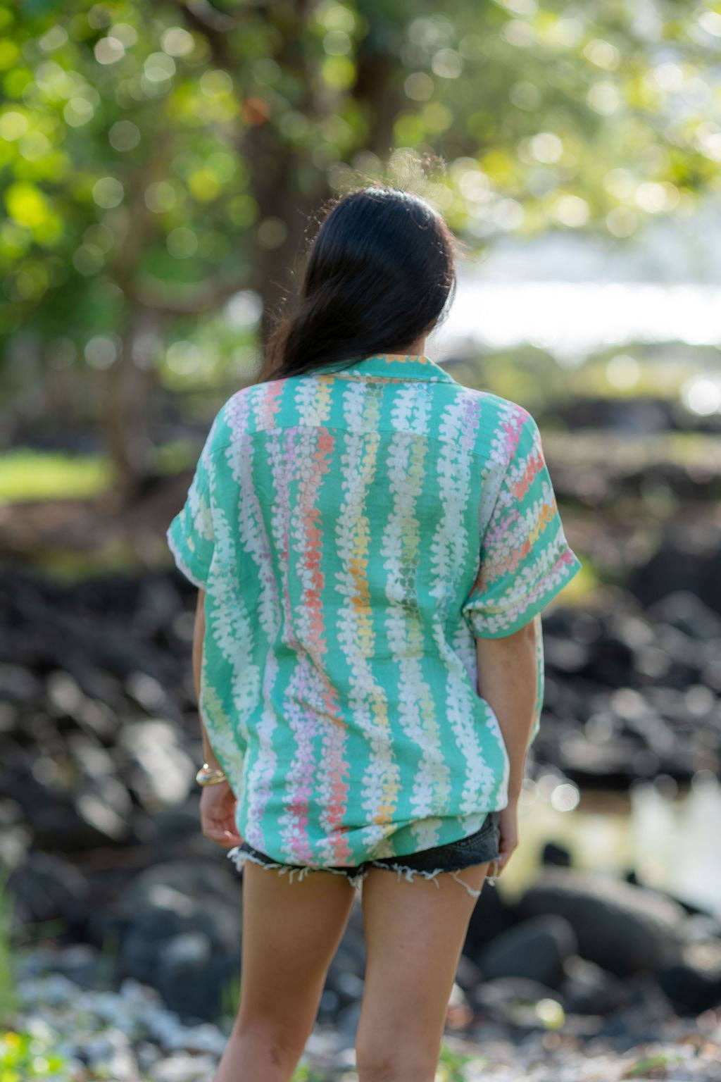 Women’s Oversized Shirt in Puakenikeni Anuenue
