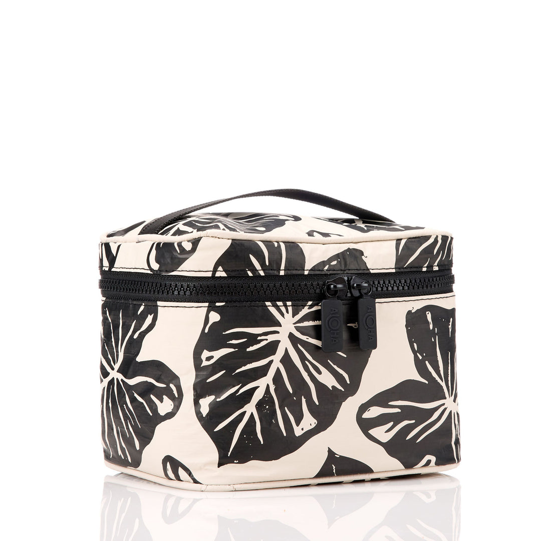 Kalo Cabin Crew Kit in Black on Sandstone