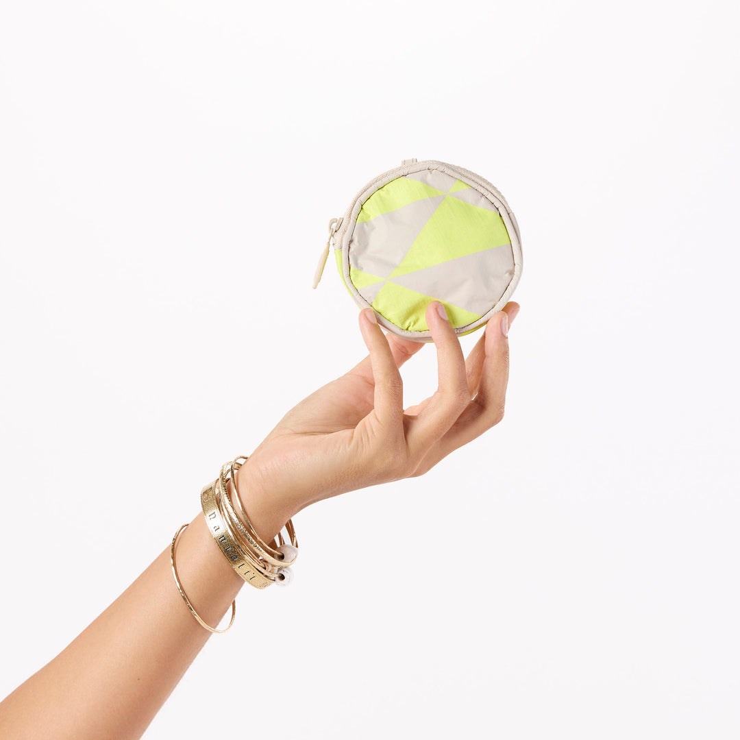 Kona Nui Cutie in Highlighter on Sandstone