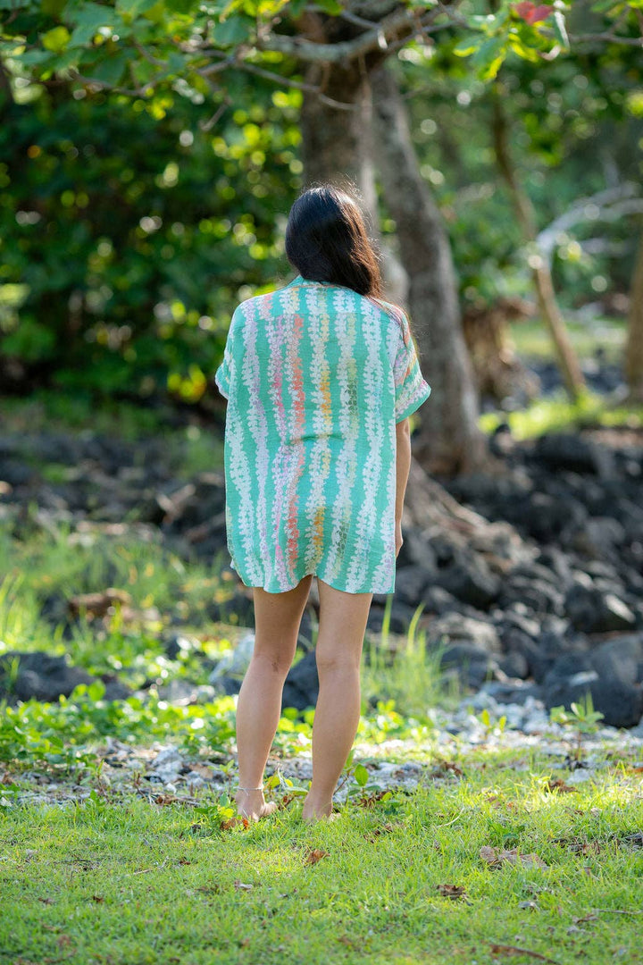 Women’s Oversized Shirt in Puakenikeni Anuenue