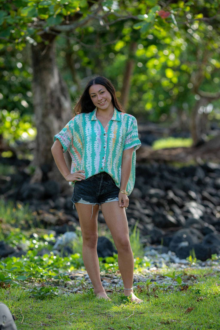 Women’s Oversized Shirt in Puakenikeni Anuenue