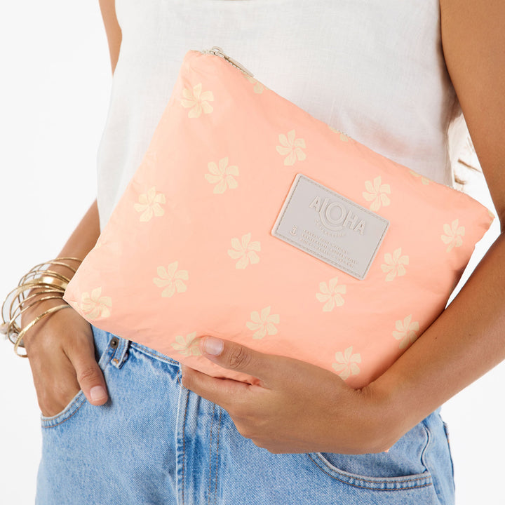 https://cdn.shopify.com/s/files/1/1119/6322/files/mid_casa_gardenia_peachy_cu1_op.jpg?v=1770757309