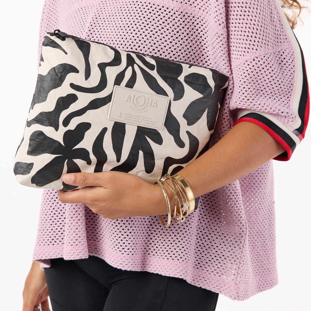 Float Mid Pouch in Black on Sandstone