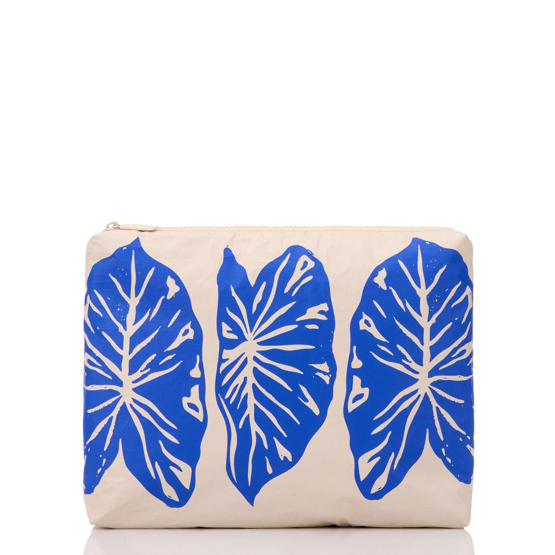 Kalo Mid Pouch in Cobalt on Sandstone
