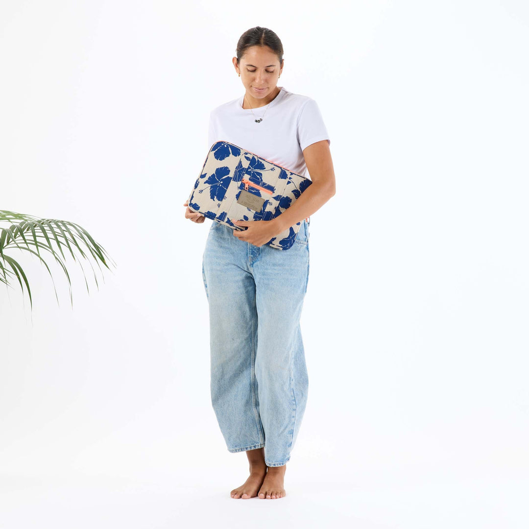 https://cdn.shopify.com/s/files/1/1119/6322/files/nylon_laptop_case_salina_tiny_stripe_navy_f1_op.jpg?v=1768005079