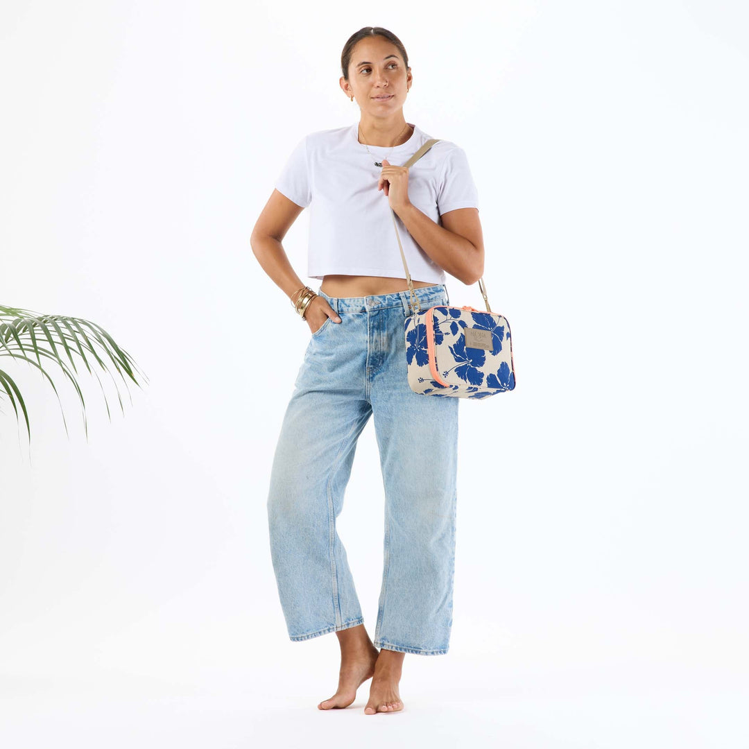 https://cdn.shopify.com/s/files/1/1119/6322/files/nylon_lunch_box_salina_tiny_stripe_navy_f1_op.jpg?v=1768005414