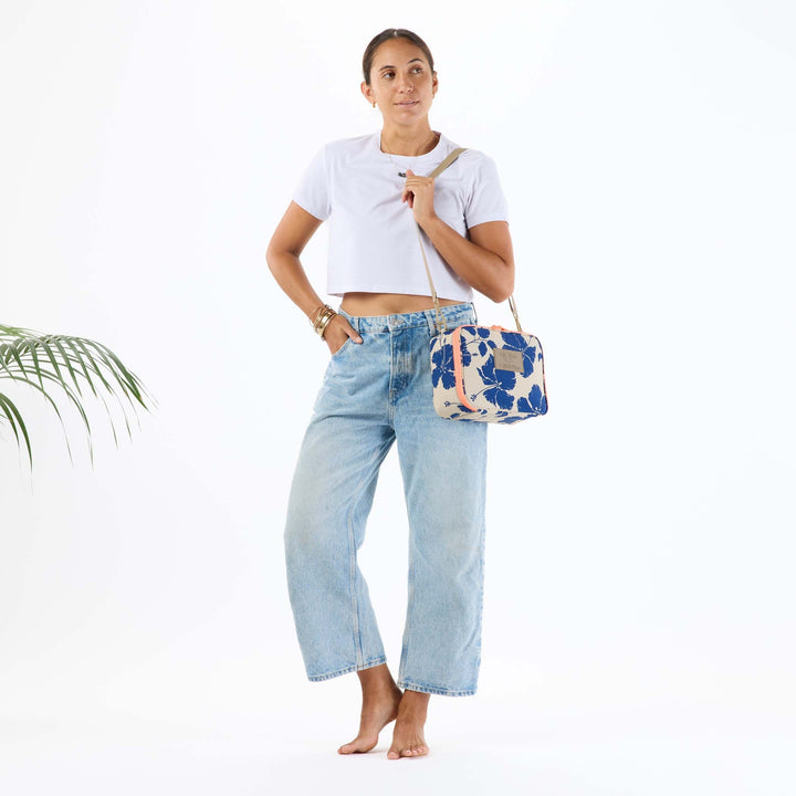 https://cdn.shopify.com/s/files/1/1119/6322/files/nylon_lunch_box_salina_tiny_stripe_navy_f1_op.jpg?v=1768005414