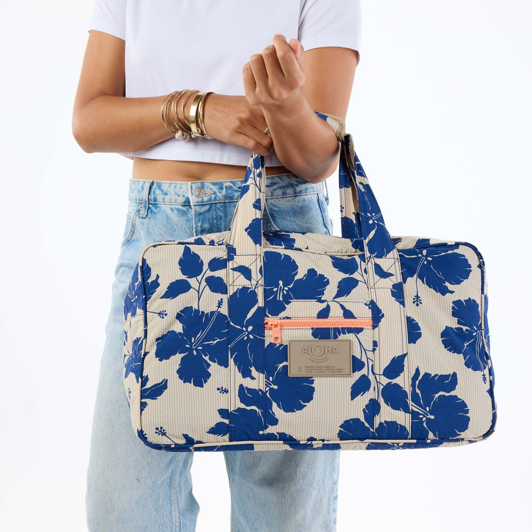 https://cdn.shopify.com/s/files/1/1119/6322/files/nylon_weekender_salina_tiny_stripe_navy_cu1_op.jpg