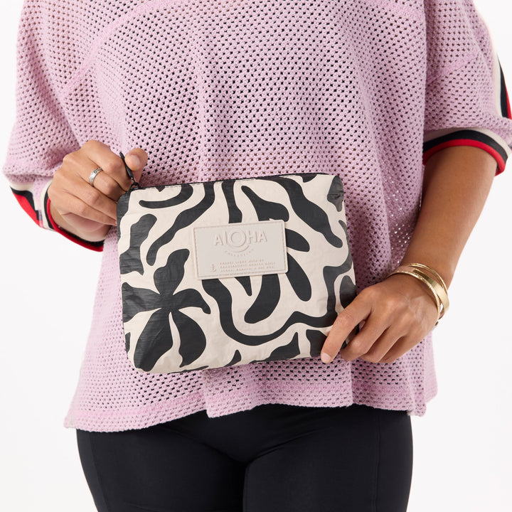 Float Small Pouch Black Sandstone Splash-Proof Lightweight Travel Clutch Bag