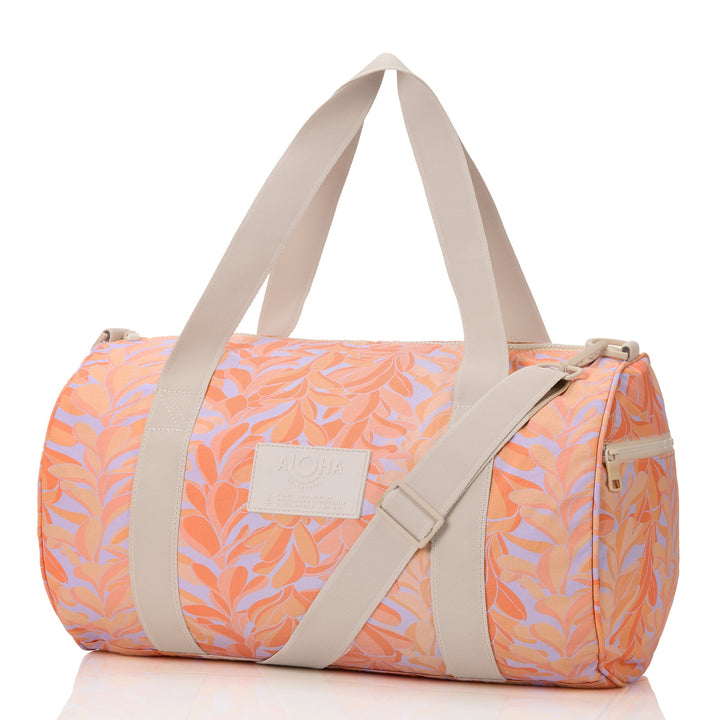 https://cdn.shopify.com/s/files/1/1119/6322/files/sporty_duffle_lei_stand_peachy_1.jpg?v=1774899058