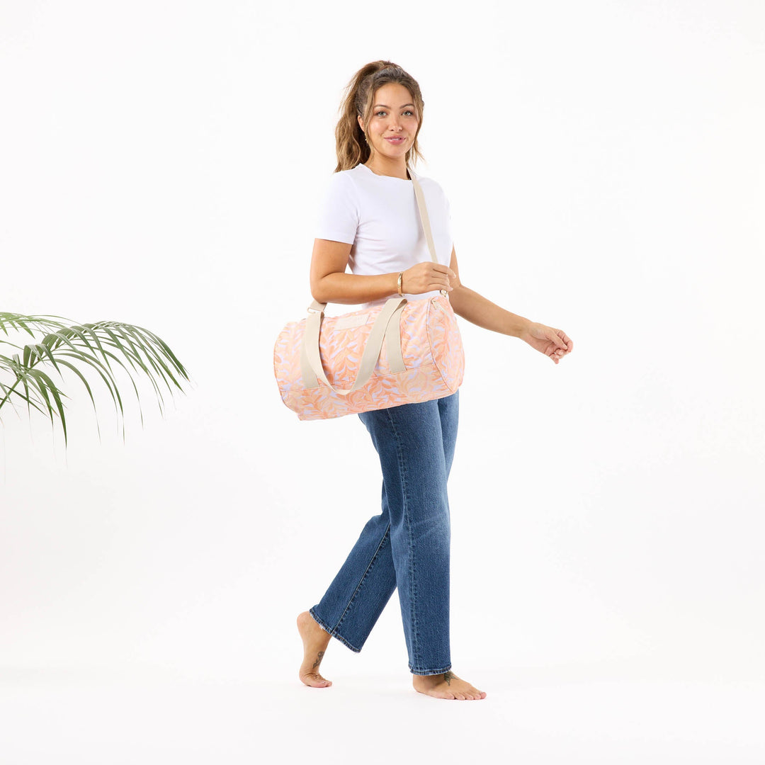 https://cdn.shopify.com/s/files/1/1119/6322/files/sporty_duffle_lei_stand_peachy_F1_op_70436a94-978e-451d-a5f0-779d7a7b3bcf.jpg?v=1774899058