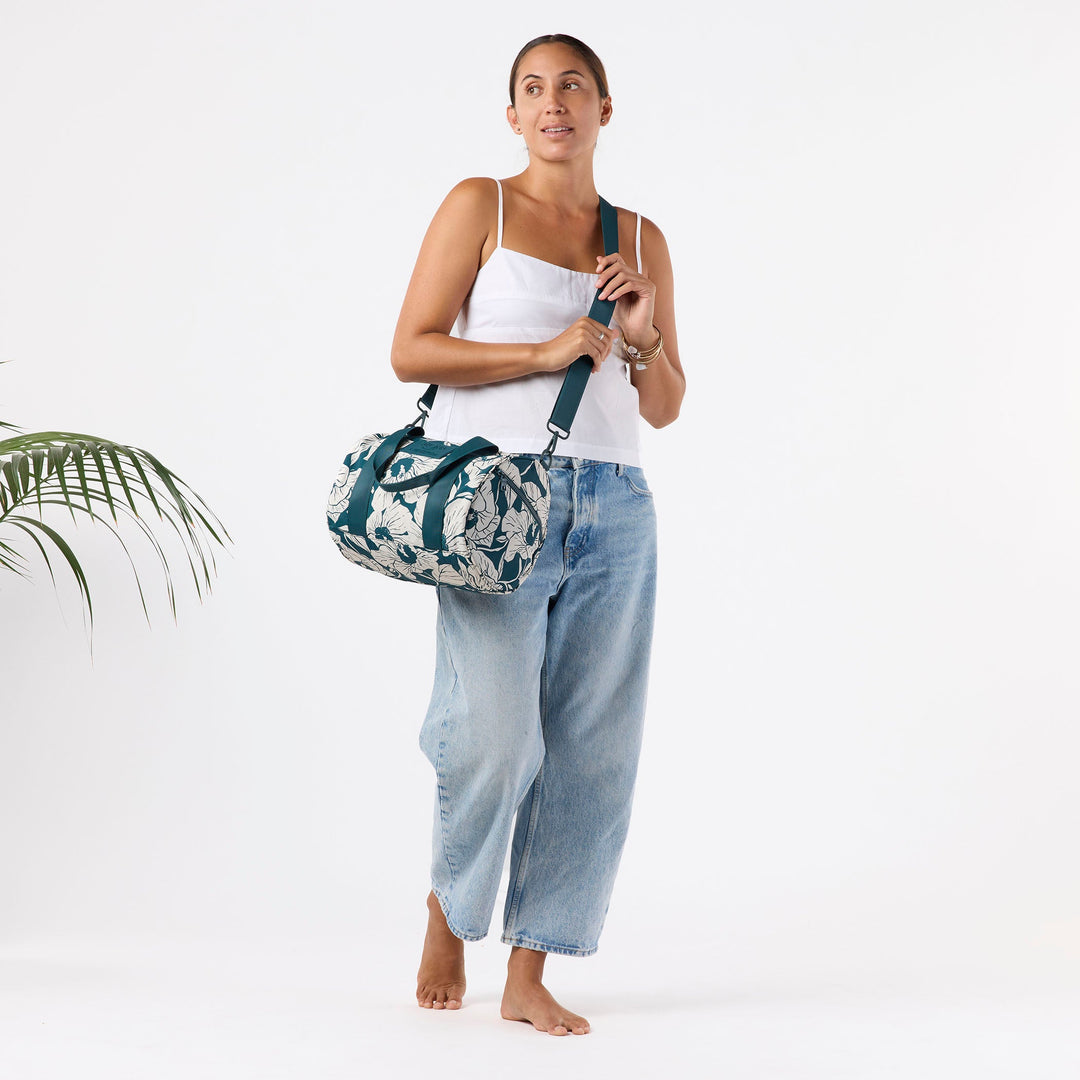 https://cdn.shopify.com/s/files/1/1119/6322/files/stubby_duffle_flor_del_mar_dark_teal_and_sandstone_f1_op.jpg?v=1770422229